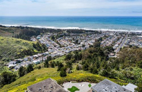 Pacifica Apartamento | Stunning 2BR with Ocean, Mountain & Sunset Views