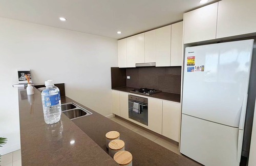 Parramatta Apartamento | Stunning 2BR with River & City Views in Parramatta