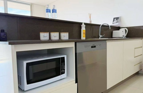 Parramatta Apartamento | Stunning 2BR with River & City Views in Parramatta