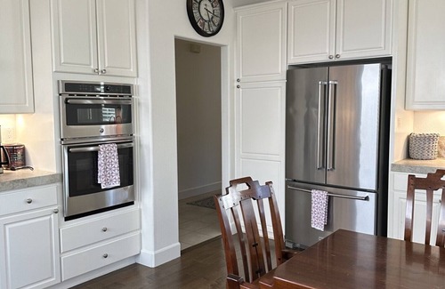 Santa Rosa Casa | Stunning 3-bdrm + office Santa Rosa home with chef's kitchen and hot tub!