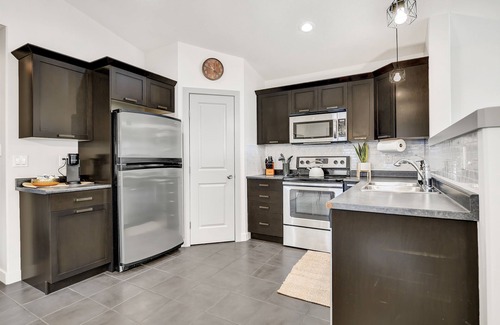 Grande Prairie Casa | Stunning 3 bed/2 bath in GP!