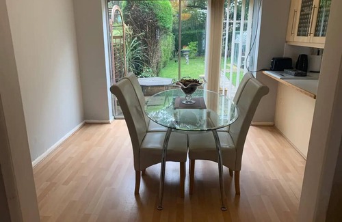 Cheadle Casa | Stunning 3-Bed House in Cheadle