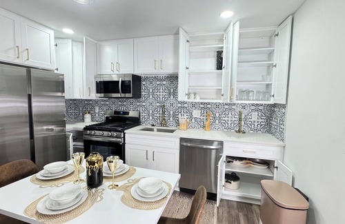 Coral Hills Cama Y Desayuno | Stunning 3-bedroom stay on DC Edge