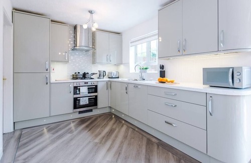 Binley Casa | Stunning 3 Bedroom House Coventry