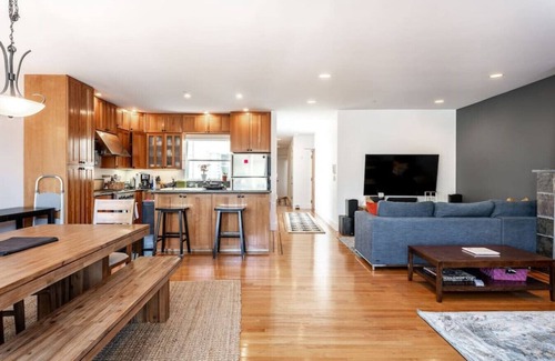Inner Mission Condominio | Stunning 3-Bedroom Apartment Steps from Dolores Park
