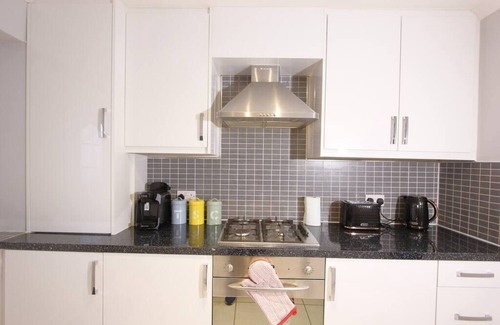 Earley Casa | Stunning 3 Bedroom 2 Bathroom Bungalow by CozyNest