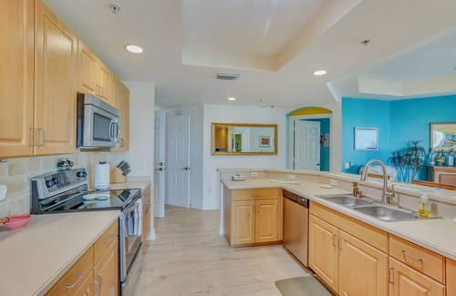 East 1st Street Condominio | Impresionante condominio de 3 dormitorios y 2 baños con vista al río Caloosahatchee