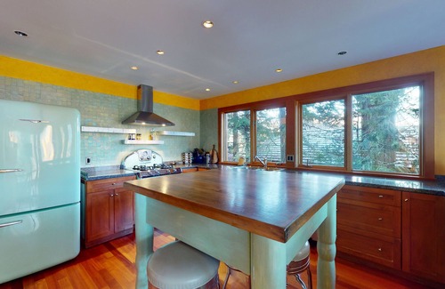 Blueberry Hill Casa | Stunning 3 Bedroom / 3.5 Bathroom Blueberry house with breathtaking Mountain Views