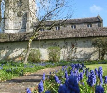 Enford Casa | Stunning 3 bedroom 3 bath self catering cottage nr Stonehenge, Longleat, Avebury and Bath