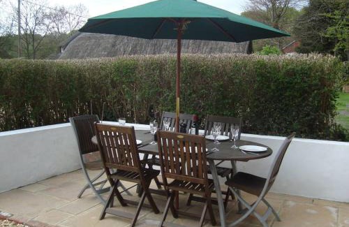 Enford Casa | Stunning 3 bedroom 3 bath self catering cottage nr Stonehenge, Longleat, Avebury and Bath