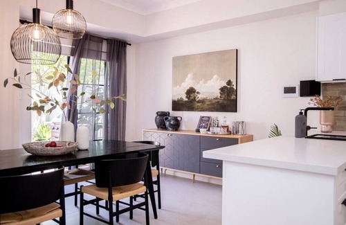 West Perth Casa | Stunning 3-Bedroom Northbridge Townhouse + Parking