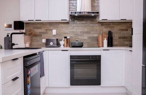 West Perth Casa | Stunning 3-Bedroom Northbridge Townhouse + Parking