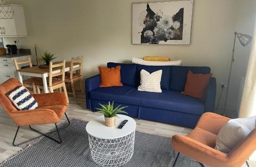 Castleford Casa | Stunning 3 bedroom home with free parking, free wifi and Netflix, Company workers welcome short term and long term