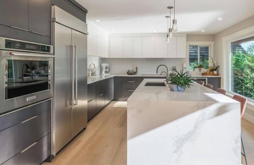 Regional District of Nanaimo Casa | Stunning 3 Bedroom Lakefront Villa in the City