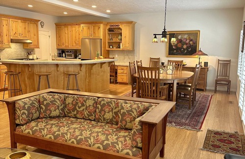 South Snyderville Basin Casa | Stunning 3 bedroom ski house near The Canyons Base of Park City!