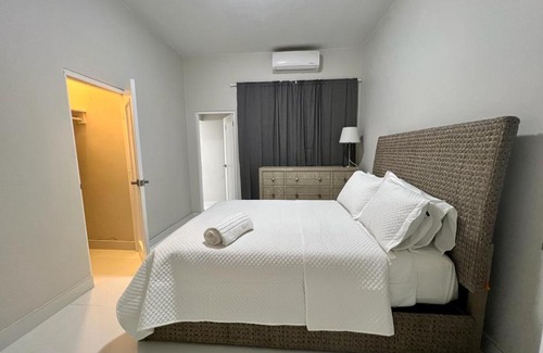 Parque Apartamento | Stunning 3-Br Apt in Condado