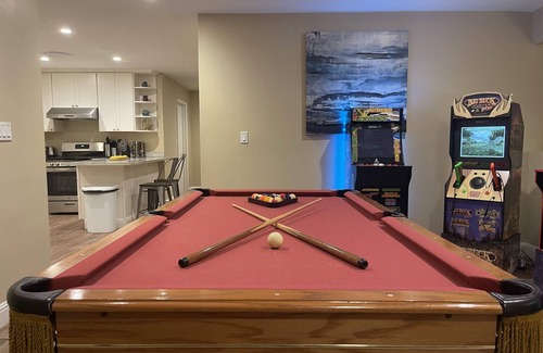 South San Francisco Casa | Stunning 3BR: Pool Table, Arcades, Chic Comfort