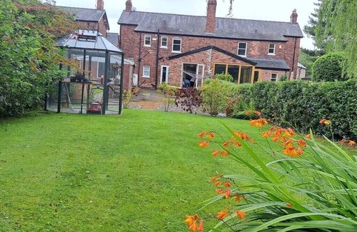 Bramhall Casa | Stunning 3BD Victorian House in Bramhall Village