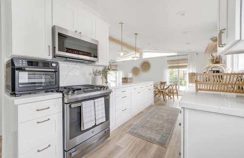 Garden Grove Casa | Stunning 3bed/2b Family Oasis with Golf Green Near Disney and Beaches