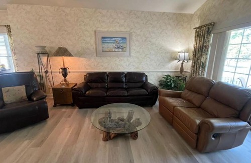 Central Myrtle Beach Apartamento | Stunning 3BR Condo near Myrtlewood Golf Resort and Beach