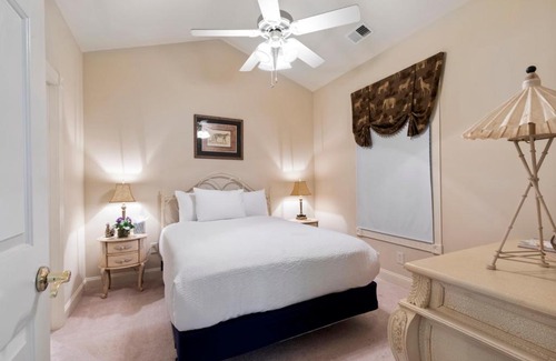 Central Myrtle Beach Apartamento | Stunning 3BR Condo near Myrtlewood Golf Resort and Beach