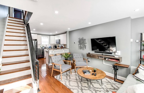 South Philadelphia Casa | ★ Stunning 3BR Modern Charm in South Philly ★