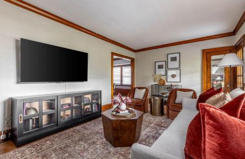Cleveland Casa | Stunning 3BR - Near Cleveland Clinic Main Campus