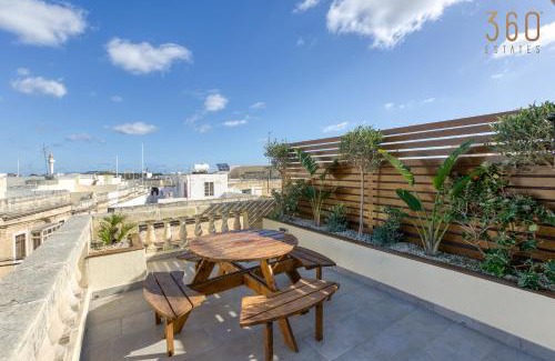 Paola Apartamento | Stunning 3BR Townhouse with Private Rooftop Access by 360 Estates