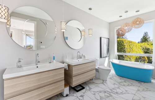 Upper Lonsdale Casa | Stunning 3BR Upper Lonsdale Contemporary Home