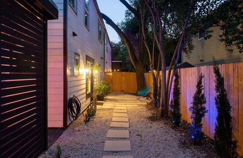 East Cesar Chavez Casa | Stunning 3rd St Escape 6th Street 4 min Walk