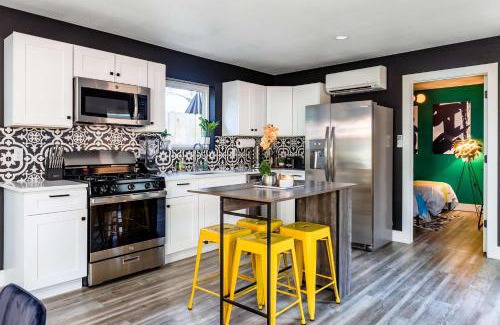 East Cesar Chavez Casa | Stunning 3rd St Escape 6th Street - 4 min walk
