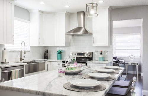 Hollywood Hills Villa | STUNNING 4/3 W PRIVATE POOL IN HOLLYWOOD , FREE PARKING