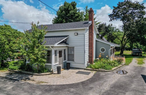 Vaughan Casa | Stunning 4 Bed 2 Bath Farm Home - On 2.5 Acres - Fully Furnished with WIFI!