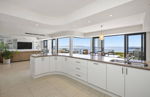 Noraville Casa | Stunning 4-Bed -Aloha Beach Front Beauty Noraville