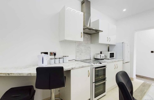Burslem Casa | Stunning 4-bed House Fully Refurbished Modern
