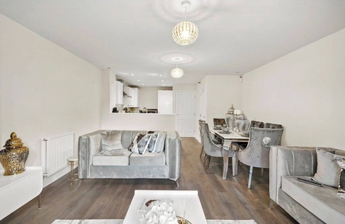 Leicester Apartamento | Stunning 4 bed In Leicester with Garden & Parking!