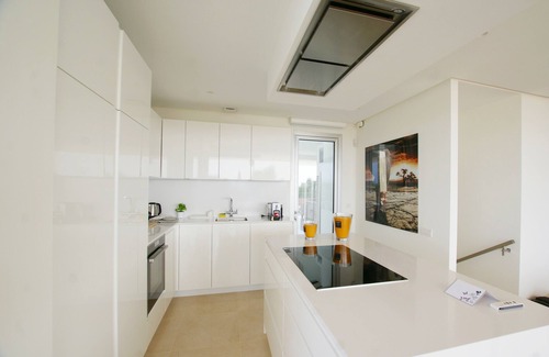Marbella Villa | Impresionante villa de 4 dormitorios 3. 5 baños con piscina privada (climatizada) cerca de la playa