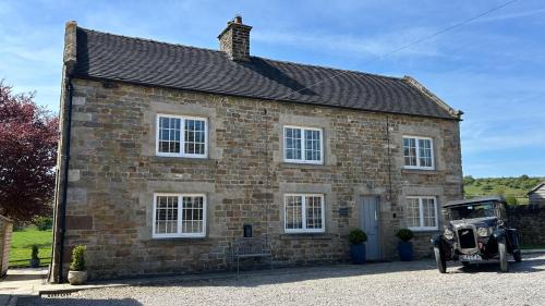 Winkhill Casa | Stunning 4 Bed Peak District Farmhouse - Alton Towers, Scarefest, Polar Bears, Chatsworth