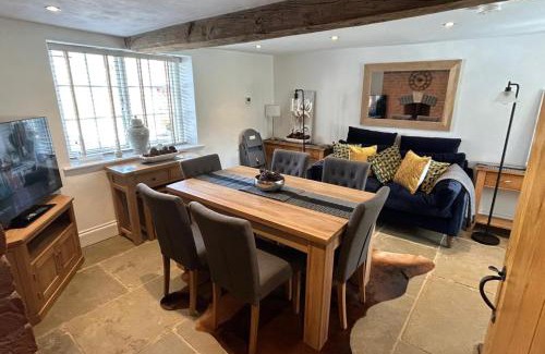 Winkhill Casa | Stunning 4 Bed Peak Dist Farmhouse Alton Towers