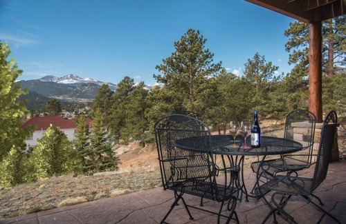 Stanley Hills Condominio | Stunning 4-bedroom condo with breathtaking mountain views, master suite