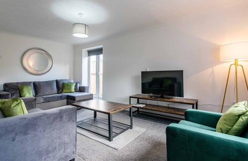 Peterlee Casa | Stunning 4-Bedroom Detached House with Ample Driveway for 1-2 Cars