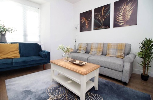 Castle Apartamento | Stunning 4 Bedroom Flat Near City Centre