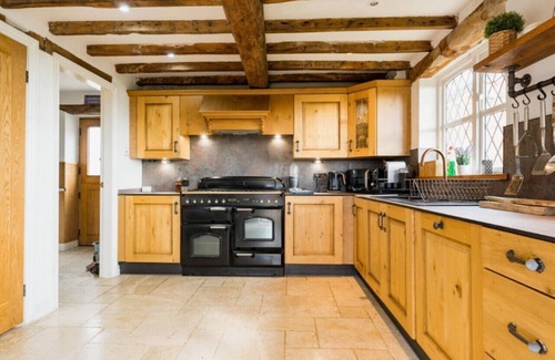 Chester Casa | Stunning 4 bedroom| Sauna | Garden | Near Chester