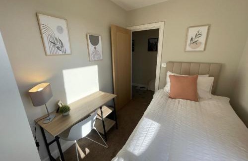 Selhurst Casa | Stunning 4-Bedroom Home Sleeps 6