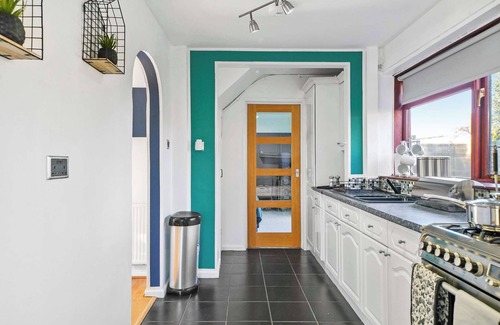 Rugby Casa | Stunning 4 Bedroom Home with Parking in Rugby