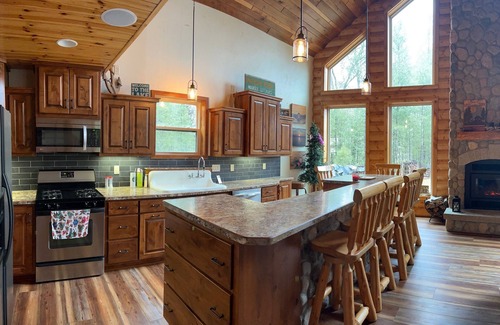 Crivitz Cabaña | Stunning 4-bedroom lakefront cottage on the Crooked lake chain.