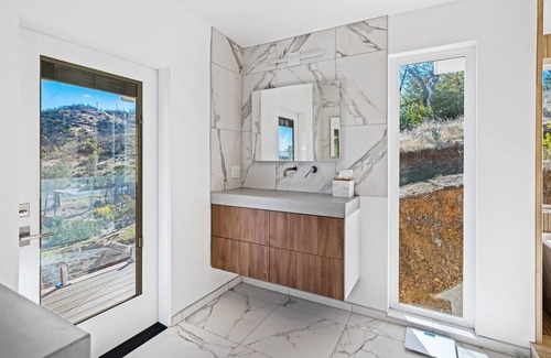 Redding Casa | Stunning 4-Bedroom Mountain Home
