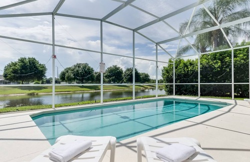 Bridgewater Crossing Villa | Impresionante villa de 4 dormitorios con piscina situada en un lago tranquilo a pocos minutos de Disney