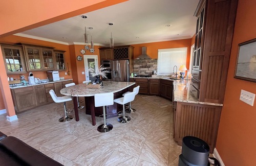 Spring City Casa | Stunning 4 bedroom lake front home in Spring City, Tennessee with all amenities.