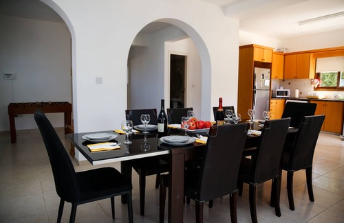 Agios Georgios Pegeias Villa | VILLA LAMBRIANA-Villa de 4 dormitorios con piscina privada y vistas al mar